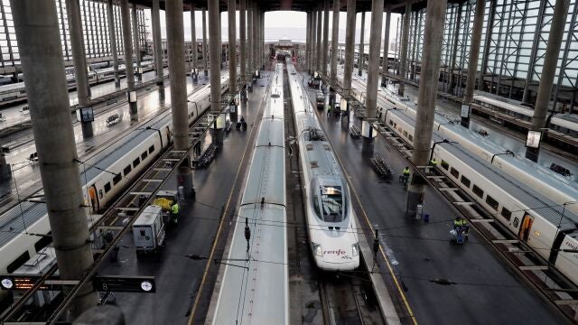 Trenes de Alta Velocidad en la estación madrileña de Atocha