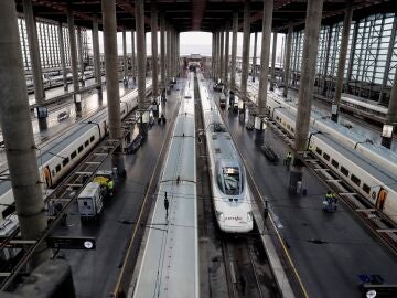 Trenes de Alta Velocidad en la estación madrileña de Atocha