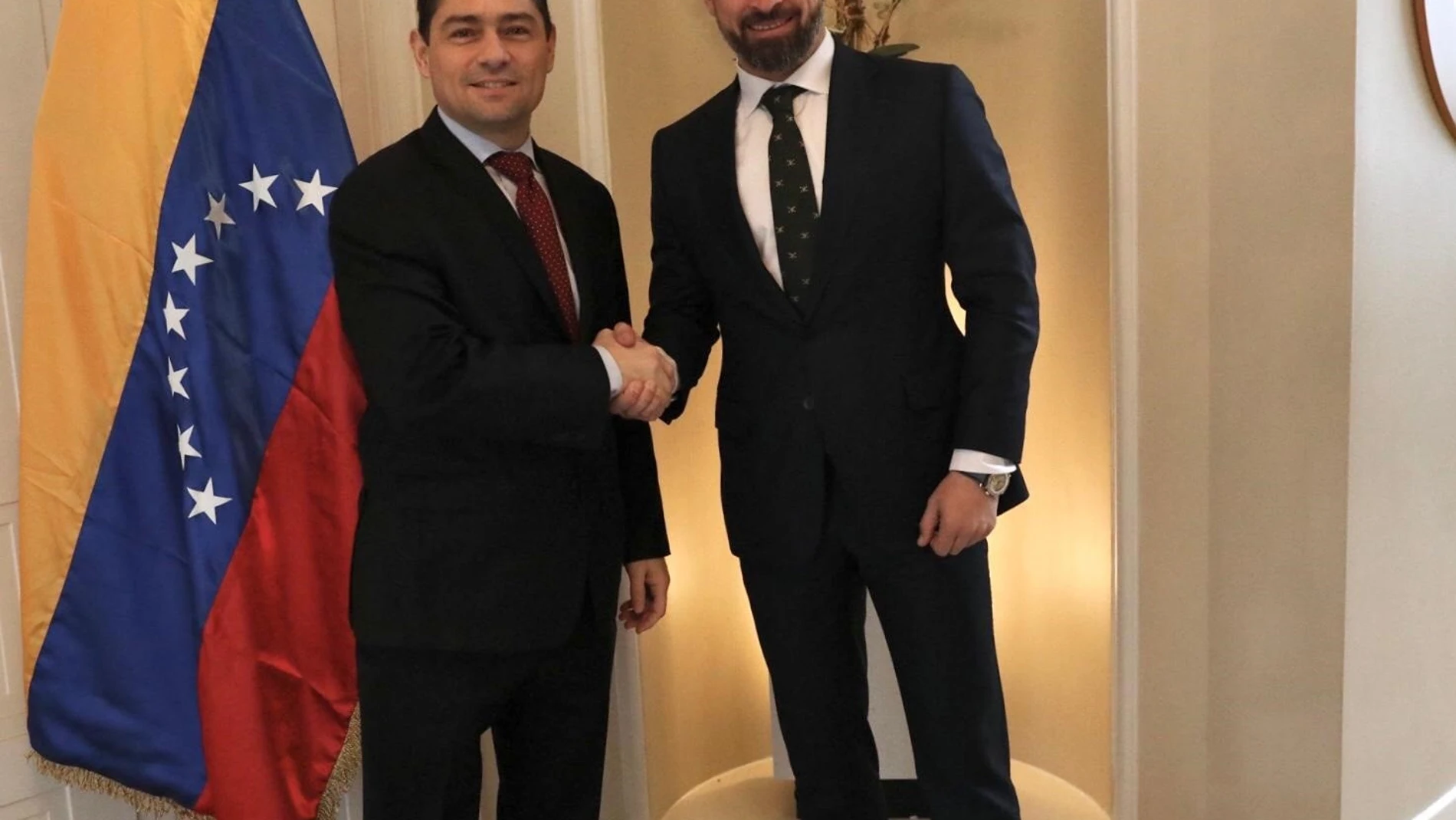 Abascal se reúne en Washington con el embajador de Venezuela y traslada su apoyo a Guaidó para "recuperar la libertad"
