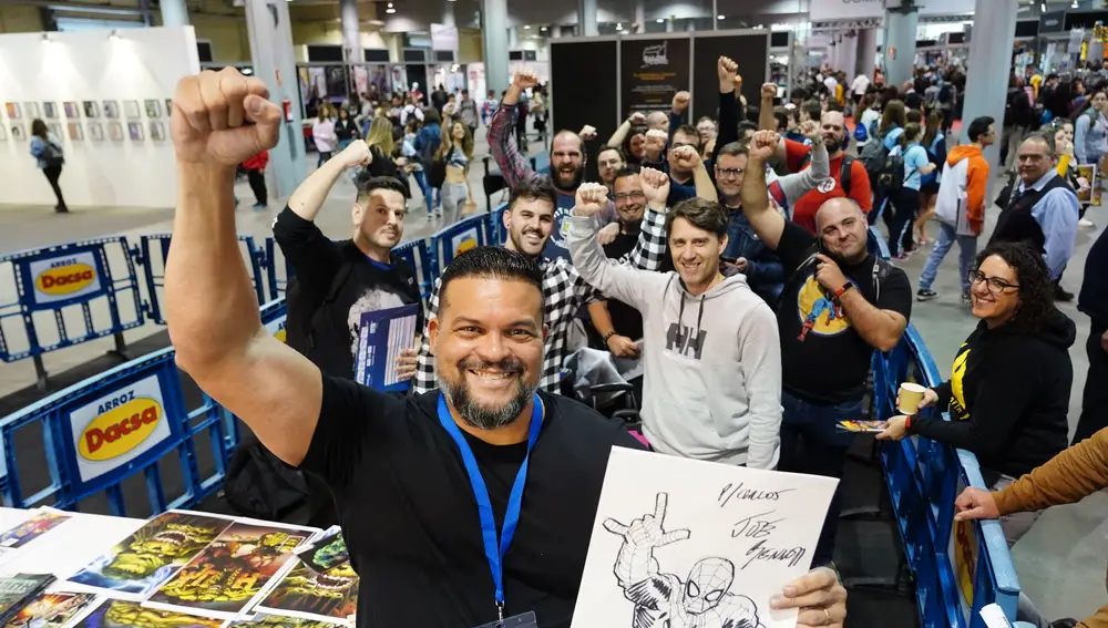 El dibujante oficial de la saga 'Hulk', Joe Bennet, en el Salón del Cómic de Valencia