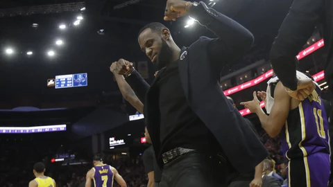 LeBron James fue baja en el partido de los Lakers ante los Golden State Warriors