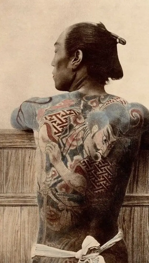 Los miembros de la yazuka japonesa son reconocibles por sus detallados tatuajes en muslos y espalda.