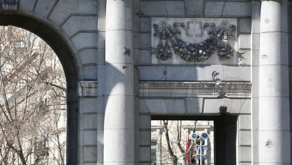 Los recuerdos de las balas que asediaron el ahora emblema de la ciudad de Madrid aún son visibles a simple vista
