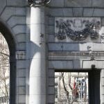 Los recuerdos de las balas que asediaron el ahora emblema de la ciudad de Madrid aún son visibles a simple vista