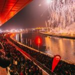 Cientos de persones se concentran cada año en La Marina de Valencia para disfrutar de la Mascletà vertical