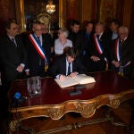 Carles Puigdemont y Quim Torra son recibidos por el alcalde de Perpiñán, Jean-Marc Pujol, a 29 de febrero de 2020.