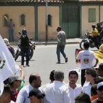 Los grupos denominados "colectivos" aguardaban la llegada de Juan Guaidó