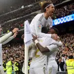 Los jugadores del Real Madrid celebran el gol de Vinicius Jr. frente al Barcelona