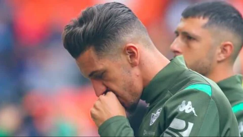 Zou Feddal con el Betis en Mestalla.