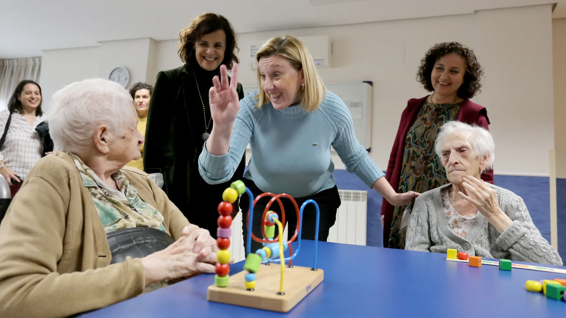 La consejera de Familia e Igualdad de Oportunidades, Isabel Blanco, visita una residencia de personas mayores de Valladolid