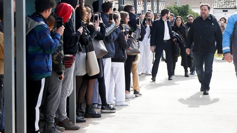 El exvicepresidente de la Generalitat Oriol Junqueras, condenado a 13 años de cárcel por sedición, a su llegada al el campus de Manresa de la Universidad de Vic donde trabajará como docente, después de que la cárcel de Lledoners le autorizara a abandonar la prisión tres veces por semana para trabajar.