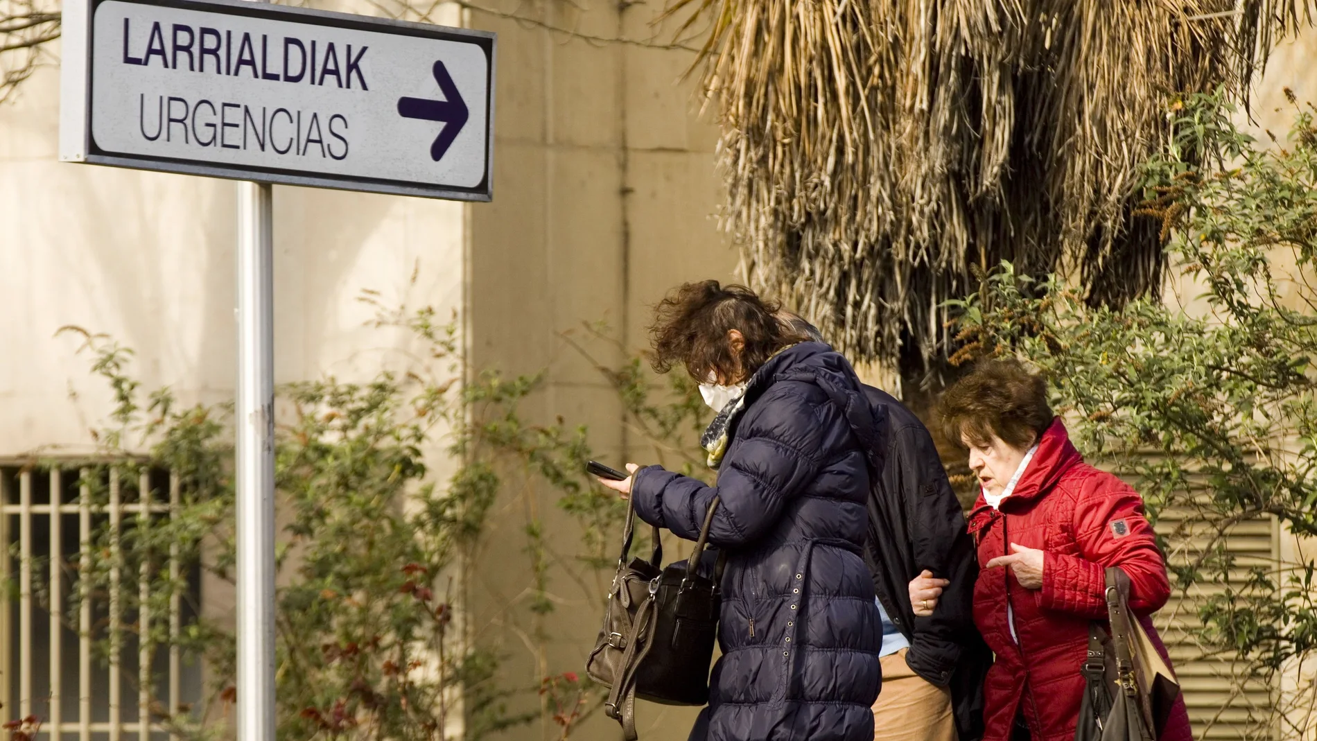 Son 13 los casos de coronavirus en Euskadi con un primer positivo en Bizkaia