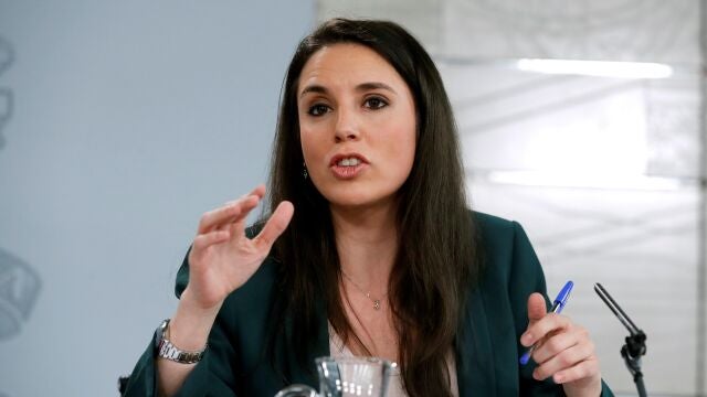La ministra de Igualdad, Irene Montero, durante la rueda de prensa posterior al Consejo de Ministros celebrado en el Palacio de la Moncloa, este martes. EFE/Juan Carlos Hidalgo