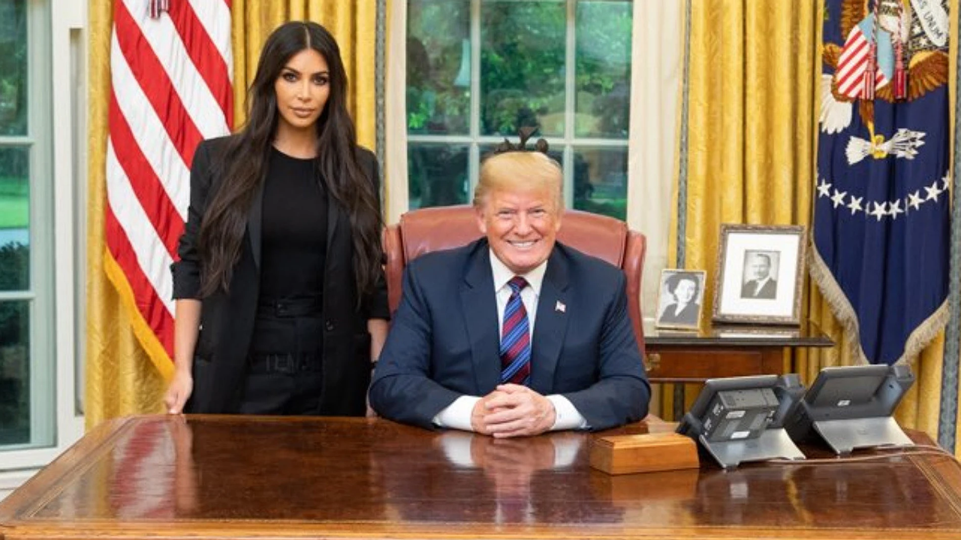 Kim Kardashian y el presidente de Estados Unidos (aquí, en una imagen de su anterior encuentro)están en perfecta sintonía. De hecho, ayer volvió a visitar el Despacho Oval