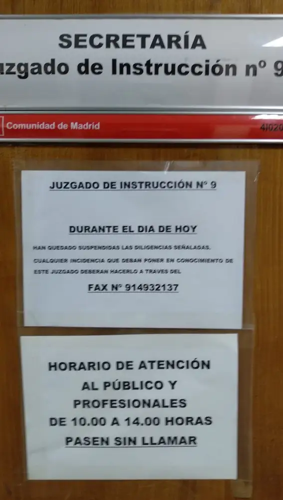 Aviso del cierre en la puerta del juzgado de instrucción número 9 de Madrid