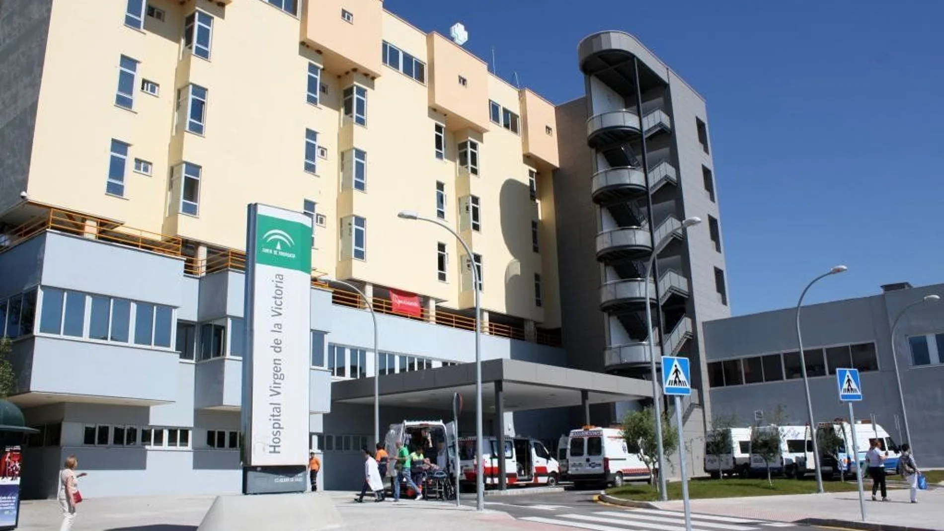 El Hospital Virgen de la Victoria de Málaga ingresó a la primera persona contagiada con el coronavirus