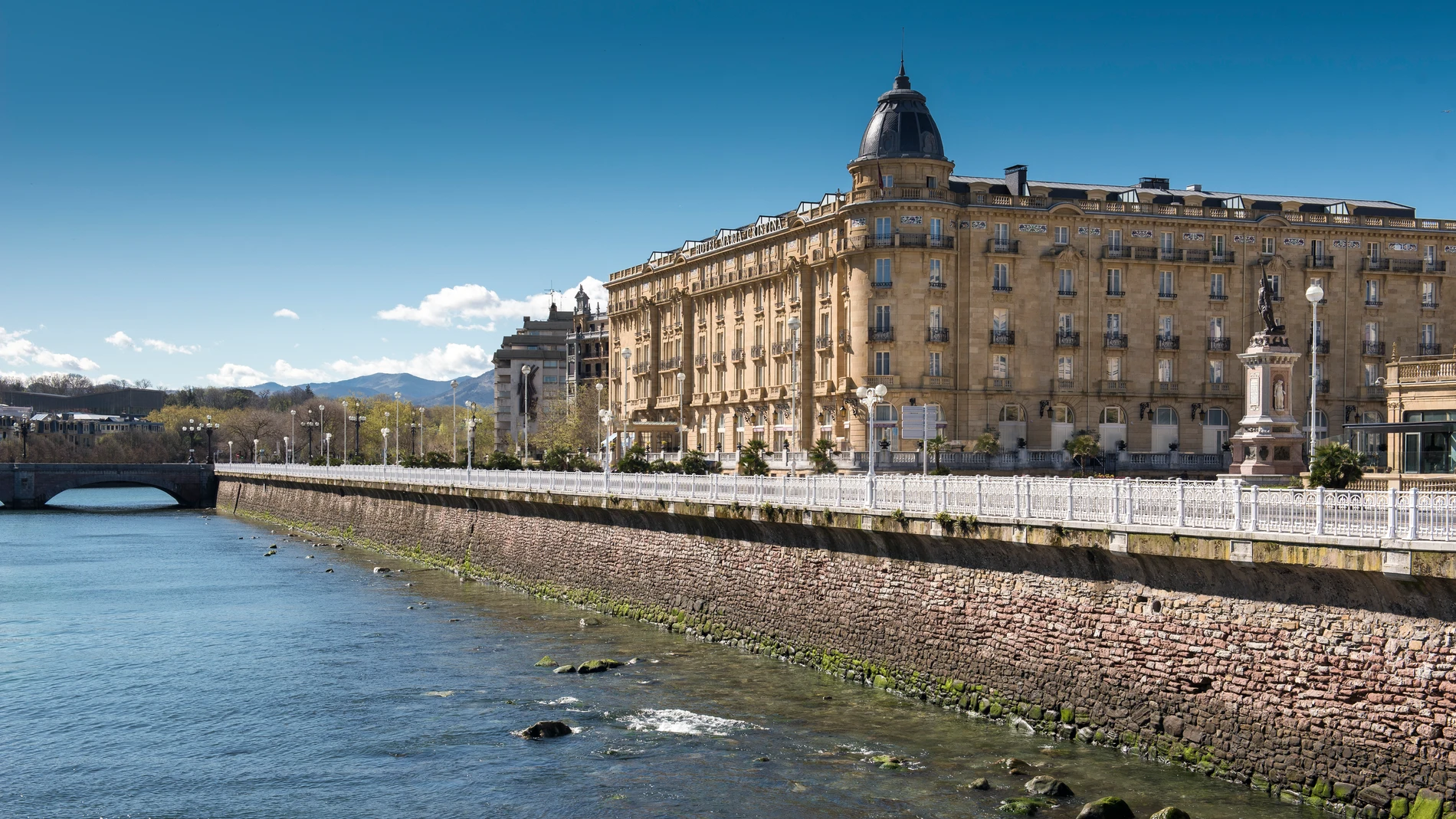 EL HOTEL MARÍA CRISTINA, EL HOTEL DE LAS ESTRELLAS, EN SAN SEBASTIÁN