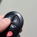 Vulnerabilidades en la encriptación de la comunicación vía radio a corta distancia