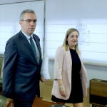 El delegado del Gobierno en Castilla y León, Javier Izquierdo, presenta la nueva campaña de la DGT junto a Inmaculada Matías