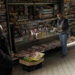 José Marcos es vocal de la Asociación de Vendedores Profesionales de Prensa de Madrid y dueño del quiosco situado en el número 135 de la calle Príncipe de Vergara
