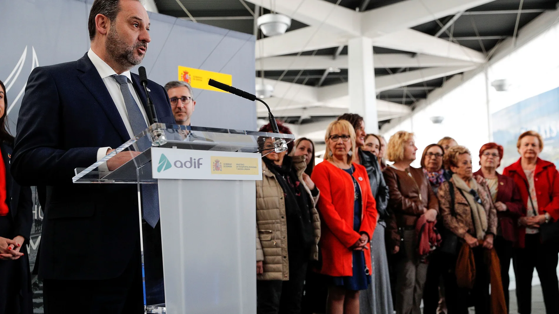 El ministro Ábalos preside un homenaje a las mujeres ferroviarias