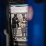 Mascarillas en los andenes del Metro de Madrid.