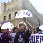 Un grupo de mujeres en Sevilla durante la manifestación del 8M en 2020, antes de que se declarara la pandemia de la Covid-19