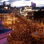 Vista aérea de la manifestación por el Día Internacional de la Mujer a su paso por la Plaza de Cibeles