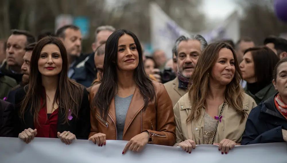 Las mujeres de Cs antes de abandonar la manifestación