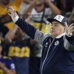 Maradona, dirigiendo a Gimnasia de la Plata en La Bombonera