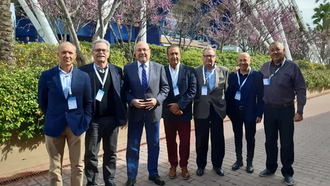 El director general de Puertos de la Generalitat (3izq), Emili Obiol, junto a representantes de los clubes