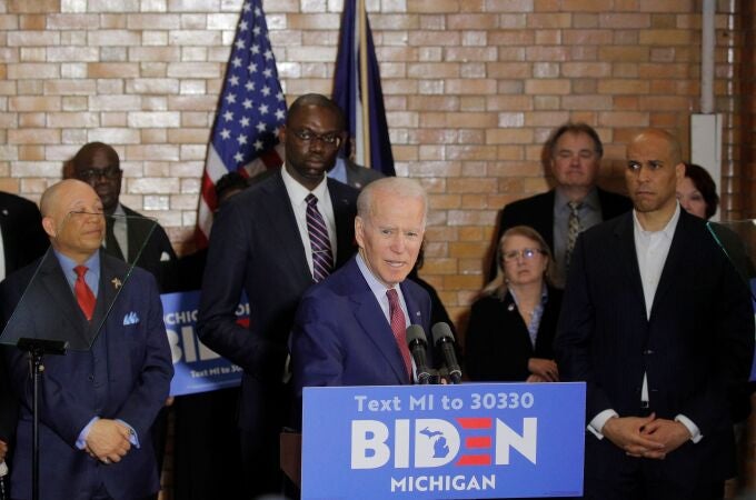 Joe Biden interviene en un acto de campaña en Flint, Michigan, este lunes