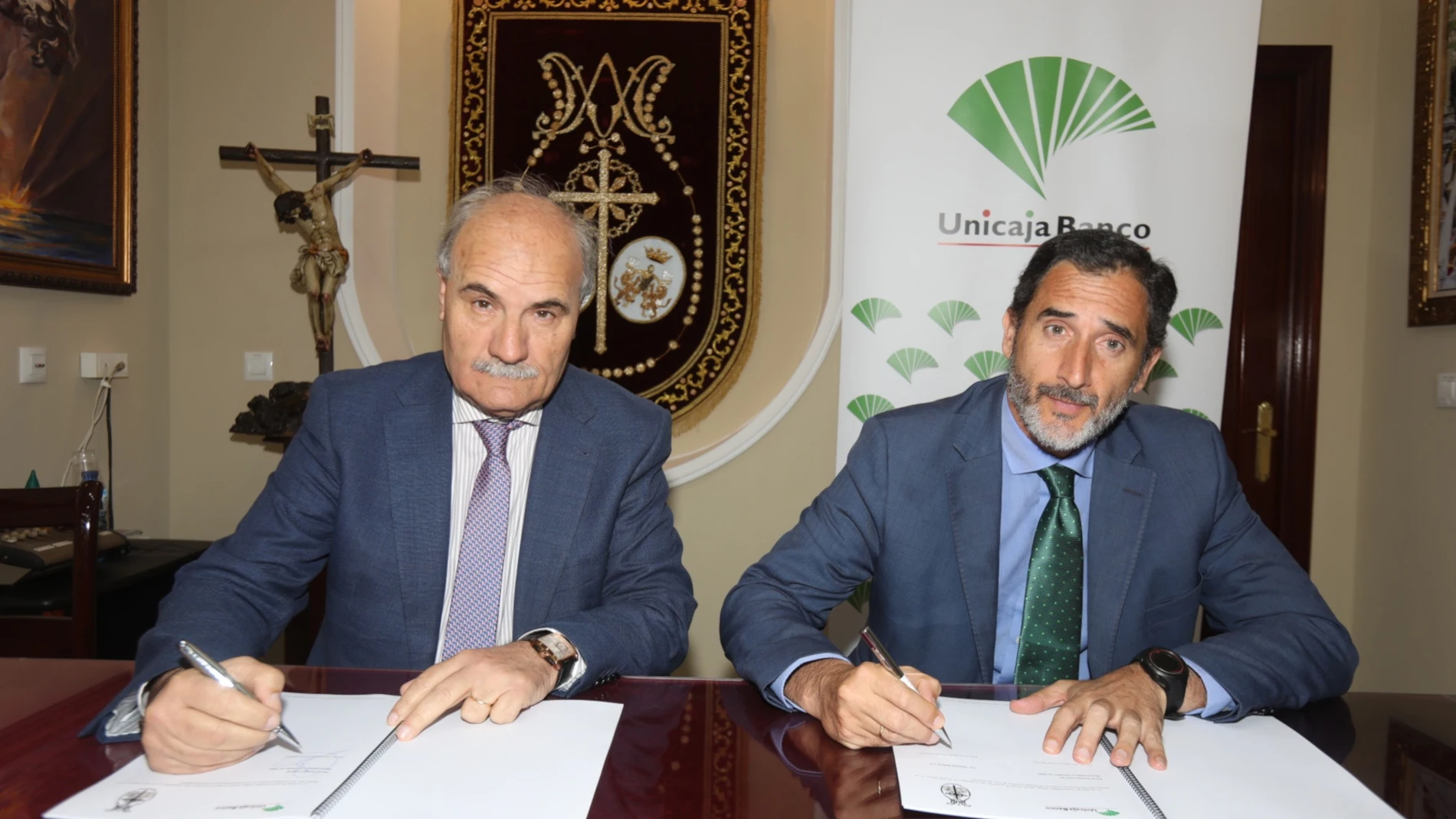 Cádiz.- Unicaja Banco firma por primera vez un convenio con el Consejo Local de Hermandades y Cofradías de Cádiz