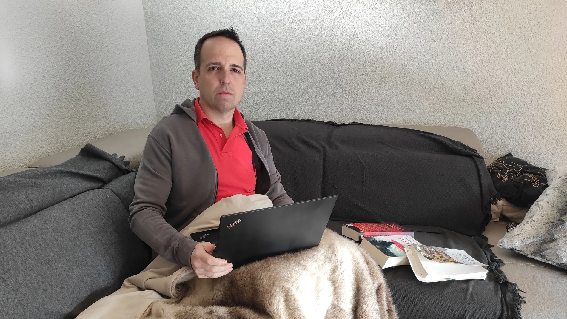 Fernando lleva desde el 26 de febrero confinado en casa esperando los resultados del test por coronavirus