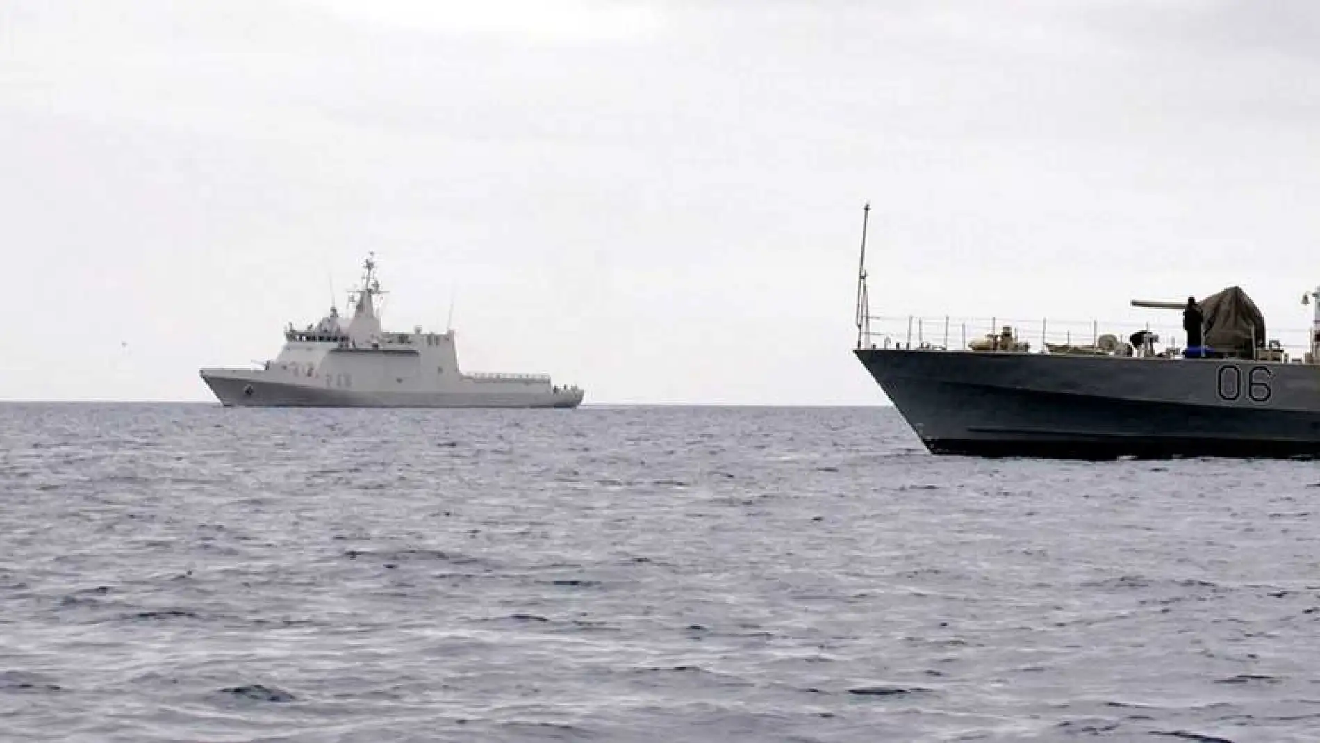 Buque de la Armada española hostigado en Gibraltar
