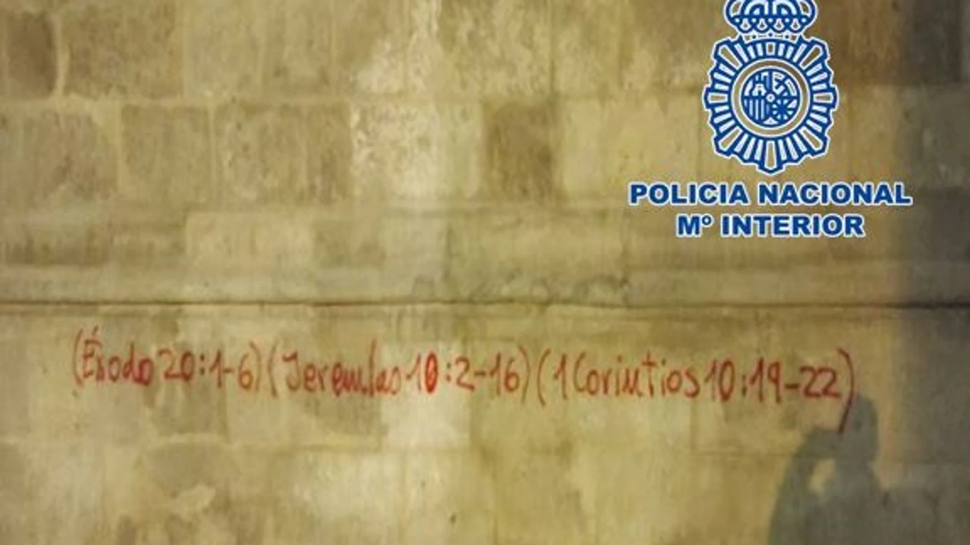 Granada.- Sucesos.- Detenido un grafitero cuando pintaba versículos bíblicos en la fachada de la Catedral