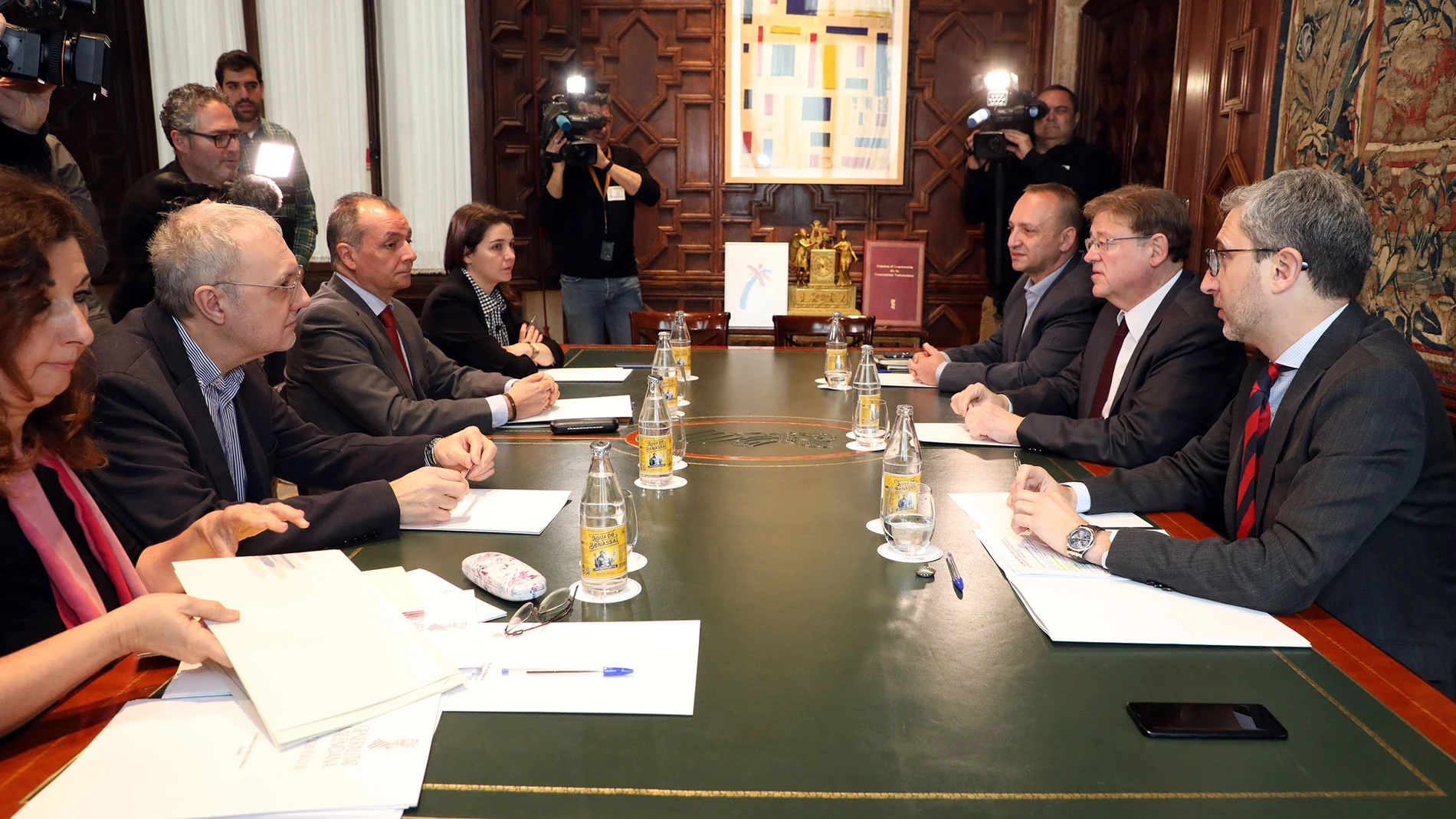 El presidente de la CEV, Salvador Navarro, se reunió con el presidente Puig, y los consellers Martínez Dalmau y Arcadi España, que acudieron con miembros de su equipo