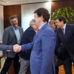 El presidente de la Junta de Castilla y León, Alfonso Fernández Mañueco, se reúne con los representantes de la Asociación de Comarcas Mineras de España