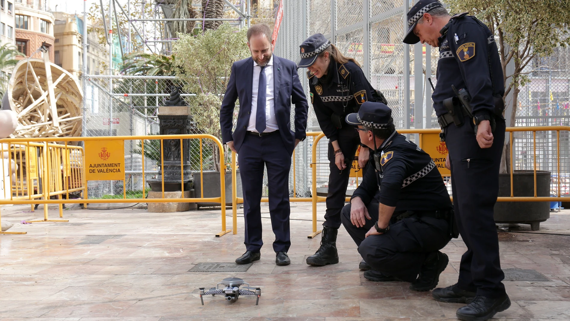 Valencia.- Los drones de la Policía empiezan a vigilar las 'mascletaes' con zoom, paracaídas, GPS y cámara térmica