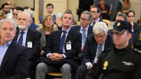 Pedro García, en una imagen de archivo, junto al expresidente de Les corts, Juan Cotino, recientemente fallecido