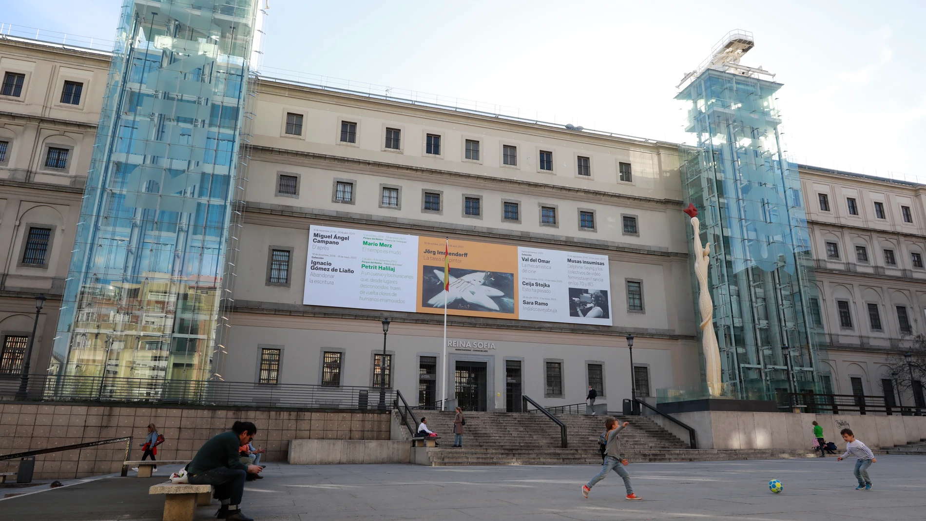 El museo Reina Sofía ha visto descender sus visitas un 50% desde el inicio de la infección.