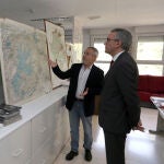 El delegado del Gobierno, Javier Izquierdo, y el de la Aemet en Castilla y León, Juan Pablo Álvarez, visitan las instalaciones autonómicas
