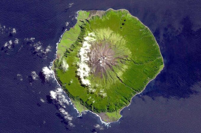 Así es Tristan de Acuña, un archipiélago británico conformado por cuatro islas
