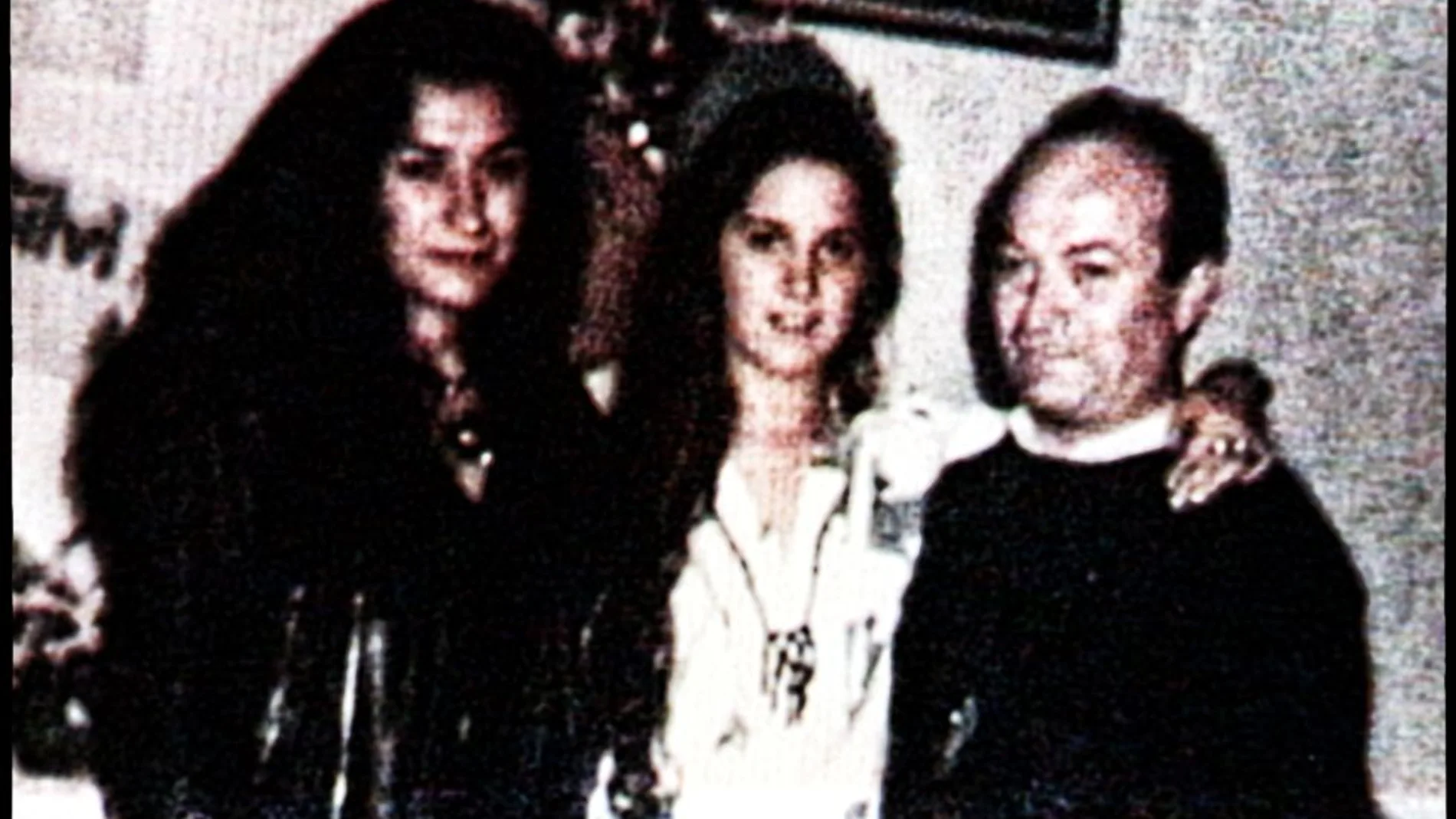 Imagen de Juan Carlos con sus hijas Gabriela y Silvana