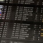Cancelación de vuelos en un panel de información del aeropuerto internacional de Zaventem, próximo a Bruselas