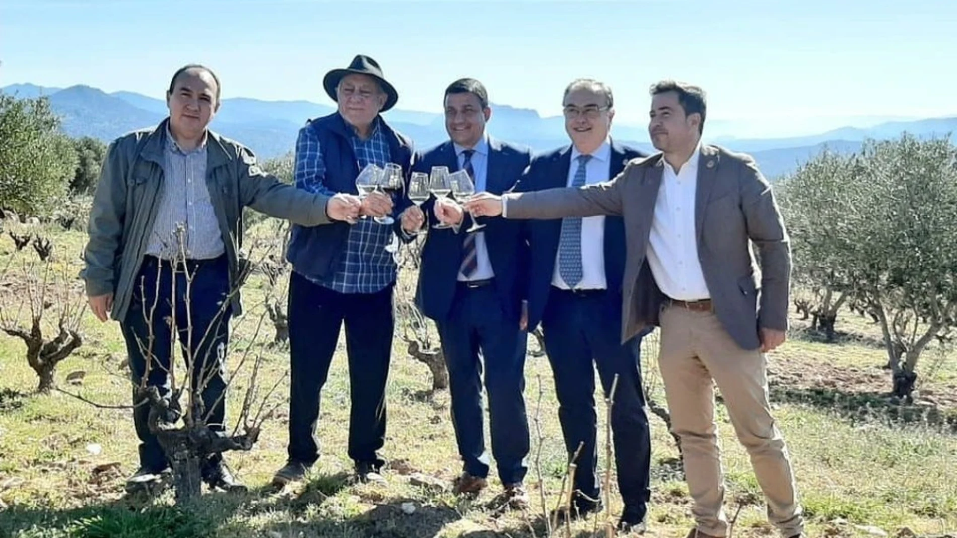 Firma del convenio de colaboración de la Diputación de Ávila con la DOP de Cebreros