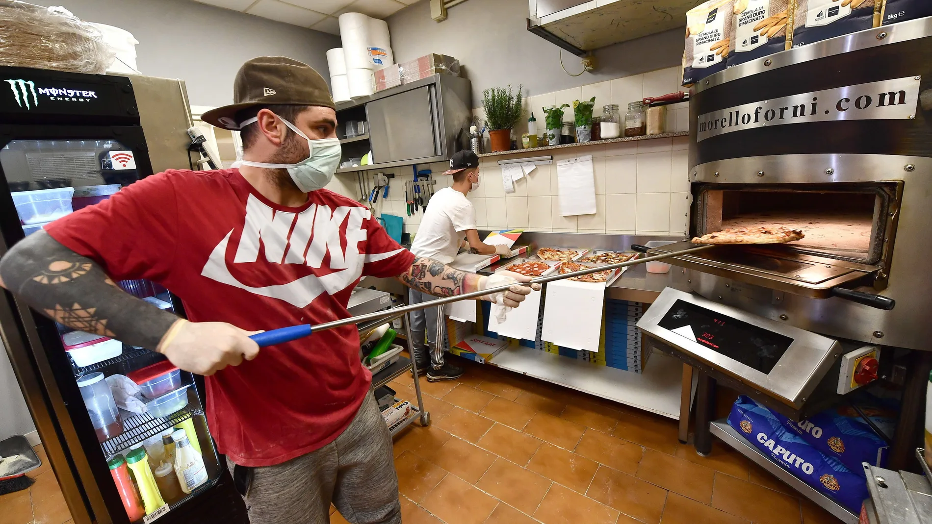 Takeway pizza preparation with masks