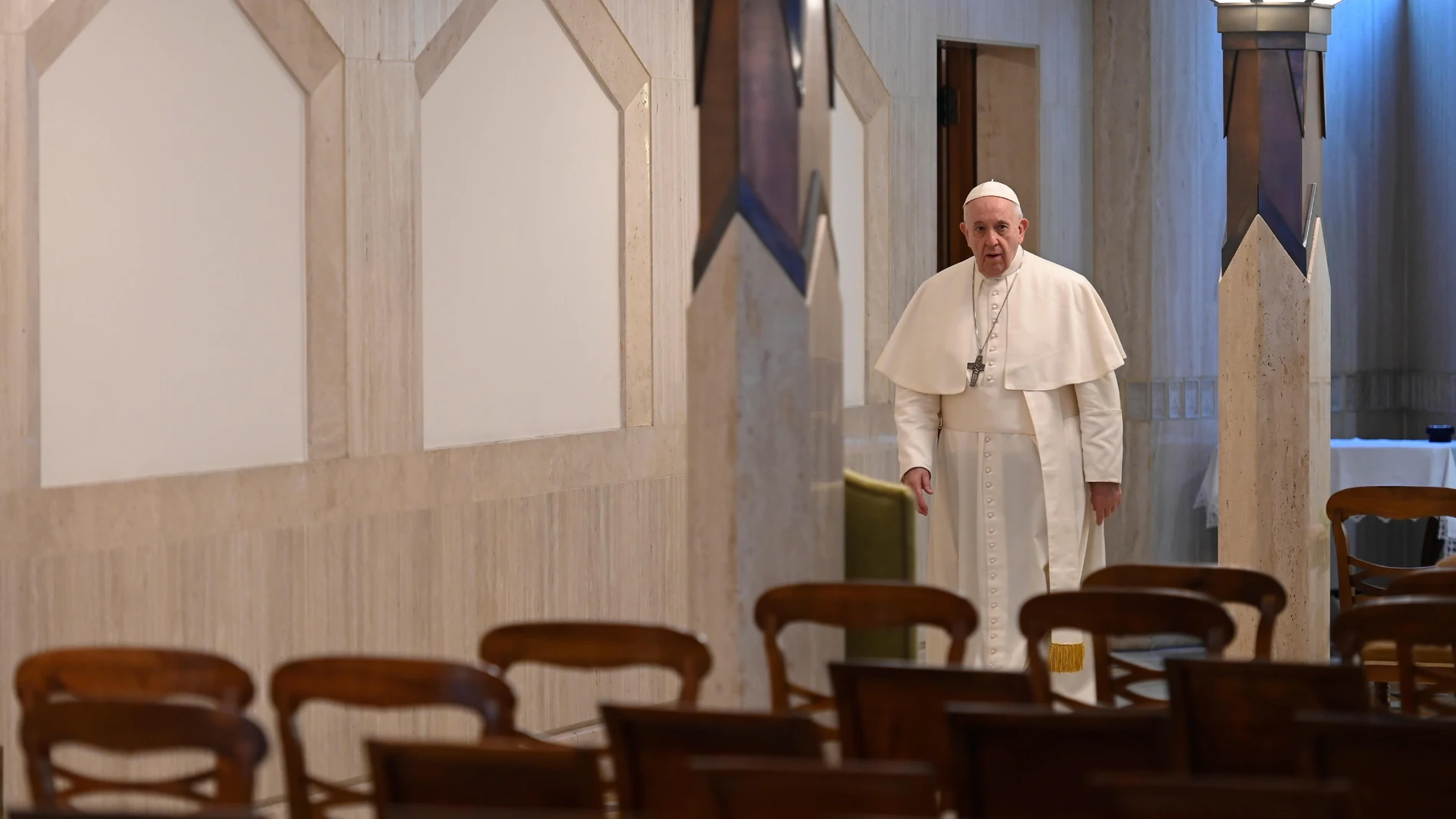 Pope Francis leads mass alone