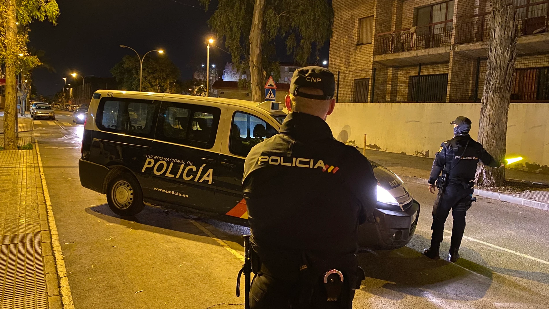 Detenido un hombre por ir a comprar bebida en Salamanca