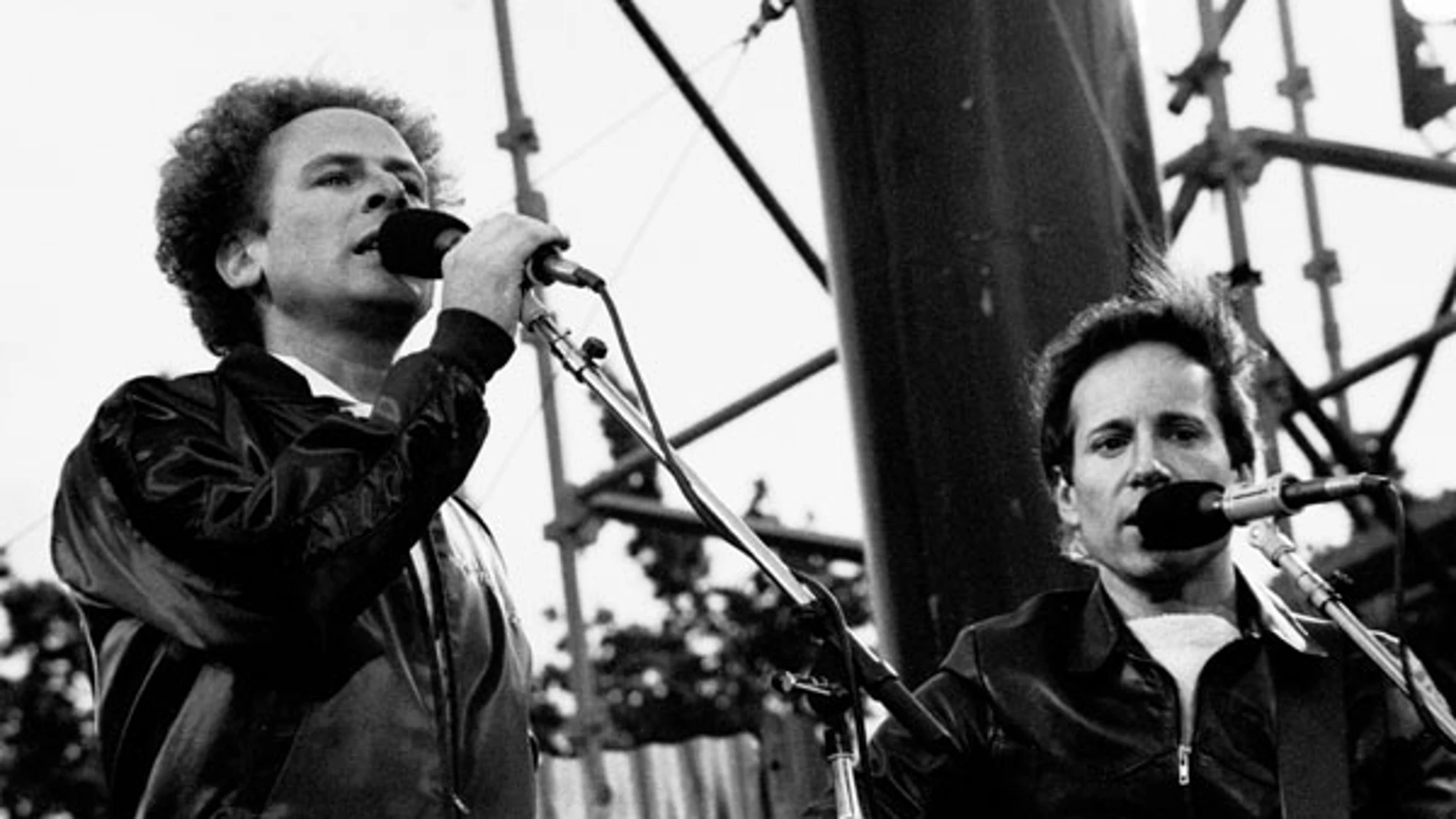 Art Garfunkel (izda.) y Paul Simon formaron una de las parejas musicales más importantes del pasado siglo. Solo en Estados Unidos «Puente sobre aguas turbulentas» vendió 8 millones de copias